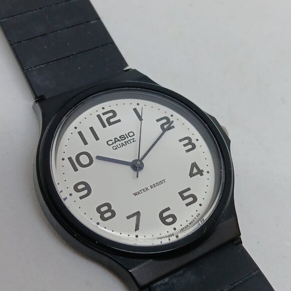 Casio MQ24 Unisex 33mm White Dial Japanese Quartz Resin Watch - Picture 10 of 11